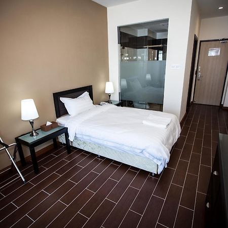 Putatan Platinum Hotel Kota Kinabalu Habitación foto