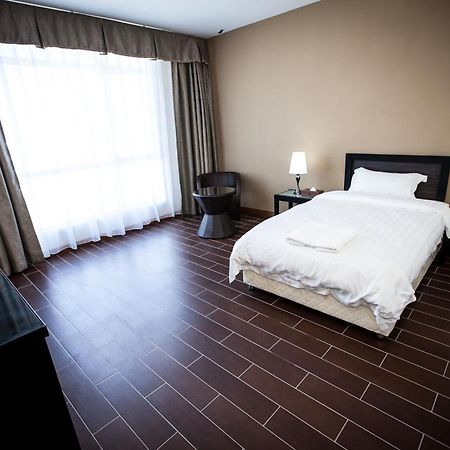 Putatan Platinum Hotel Kota Kinabalu Habitación foto