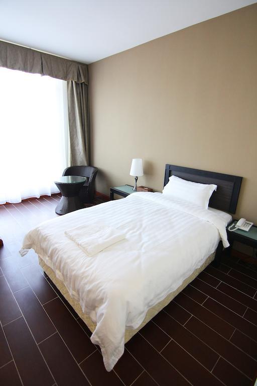 Putatan Platinum Hotel Kota Kinabalu Habitación foto