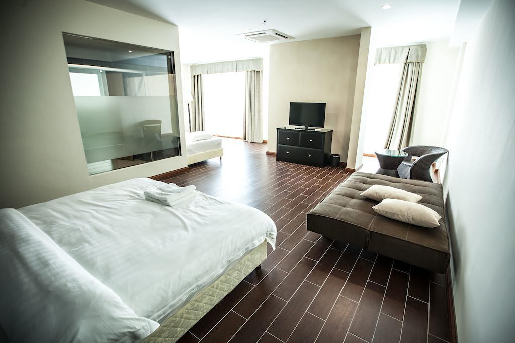 Putatan Platinum Hotel Kota Kinabalu Habitación foto