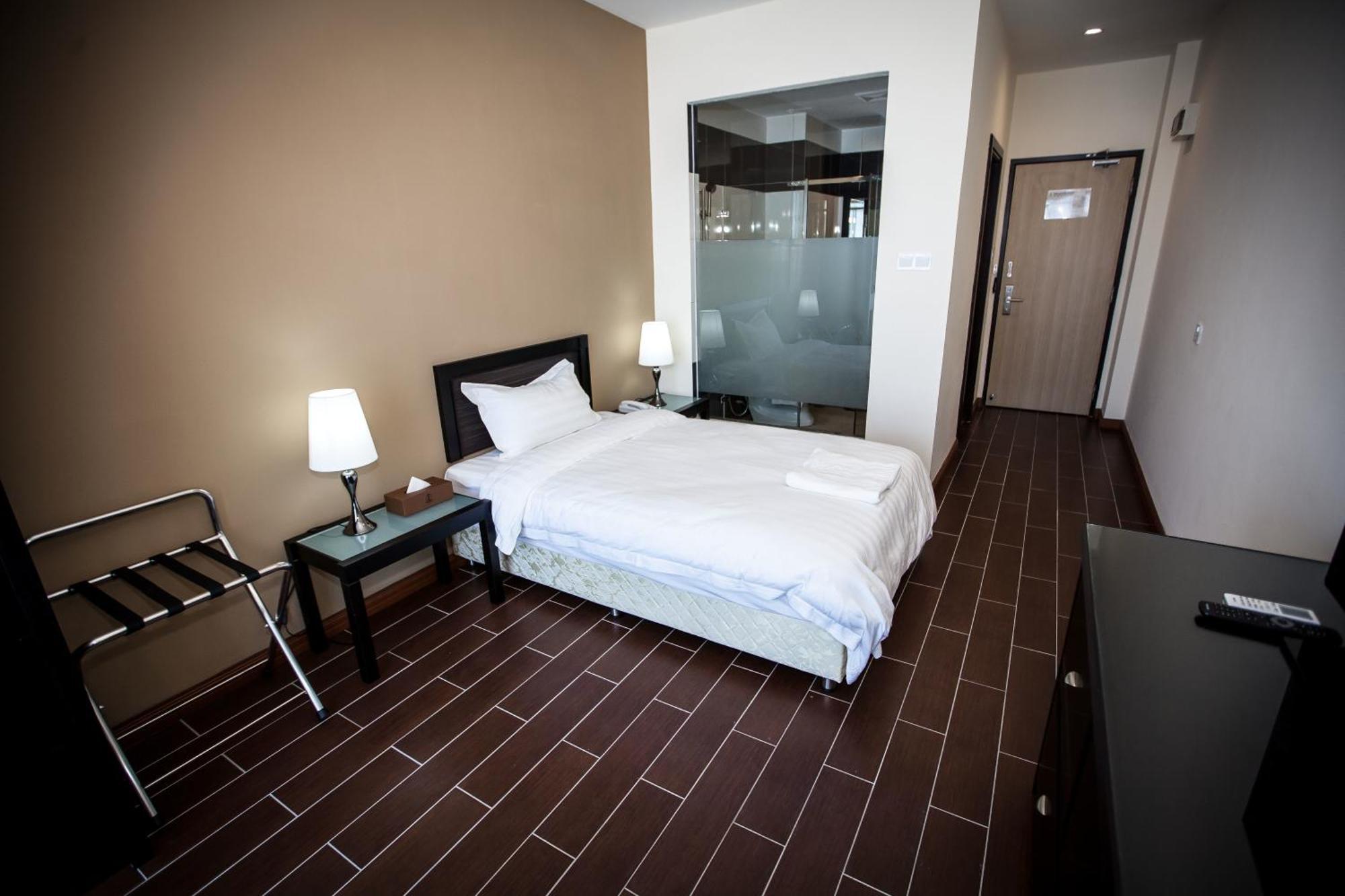 Putatan Platinum Hotel Kota Kinabalu Habitación foto