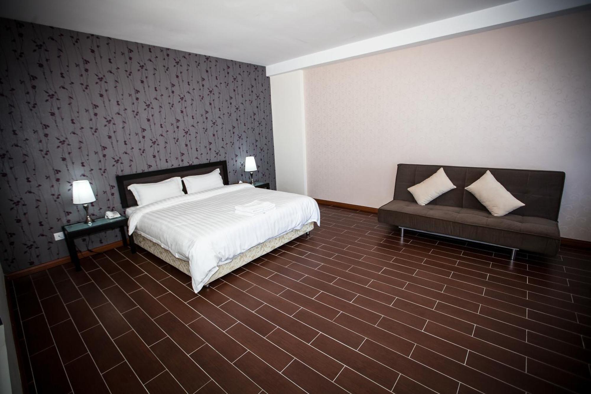 Putatan Platinum Hotel Kota Kinabalu Habitación foto