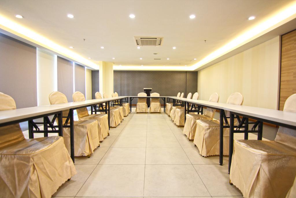 Putatan Platinum Hotel Kota Kinabalu Exterior foto