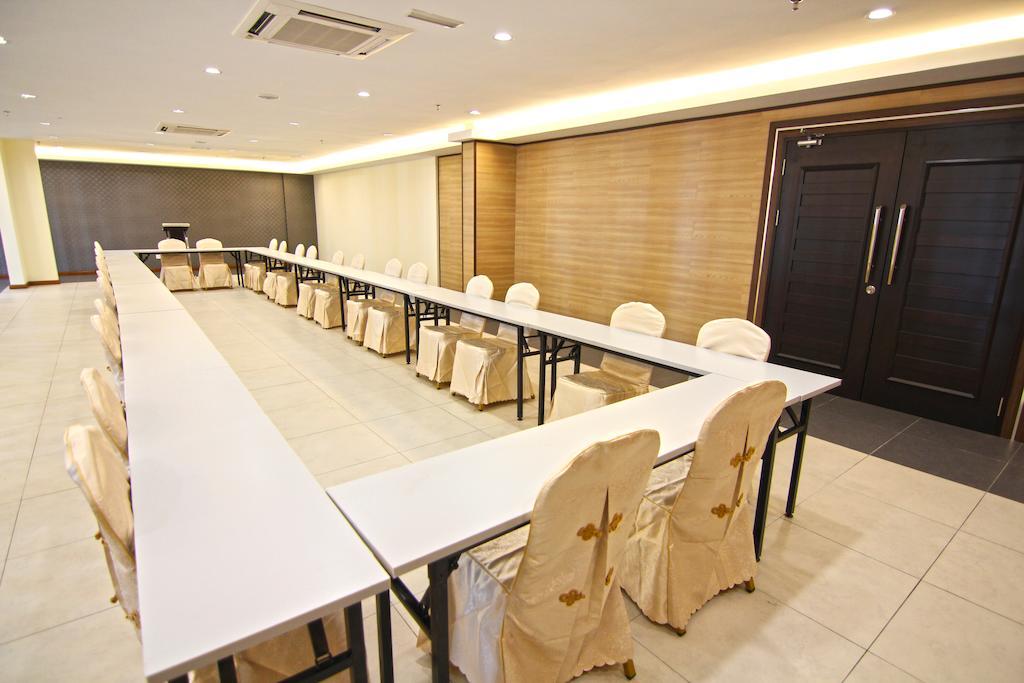 Putatan Platinum Hotel Kota Kinabalu Exterior foto